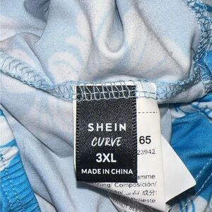 SHEIN Curve Blue and White Patterned Top